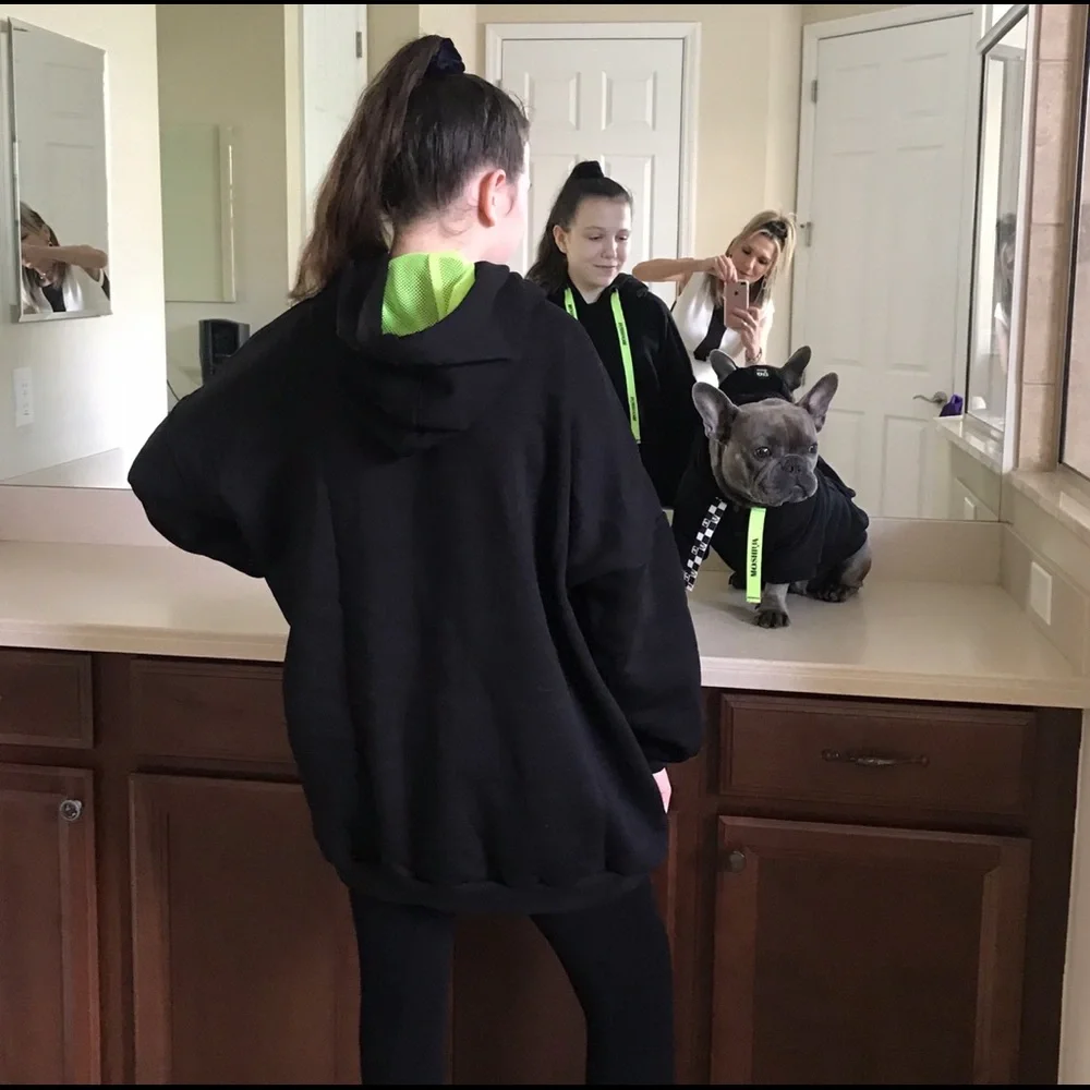 MOSHIQA Black Dog Cat Sweatshirt Size S M XL Hoodie Green Logo Designer Luxury